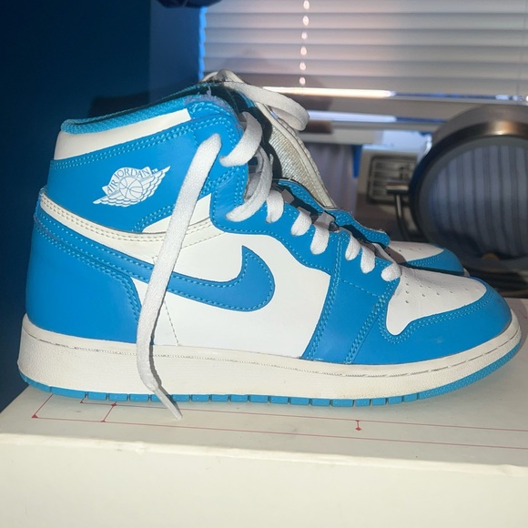 AIR JORDAN 1 RETRO HIGH OG BG
UNC - Picture 1 of 3